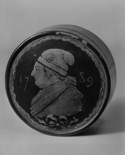 Box with portrait of Louis XVI in Phrygian cap