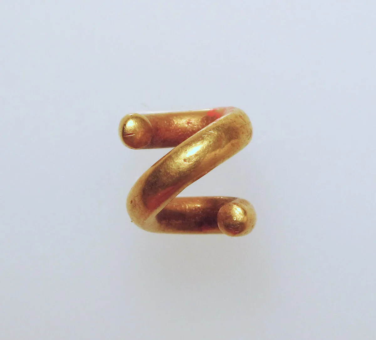 Earring or spiral — Unknown