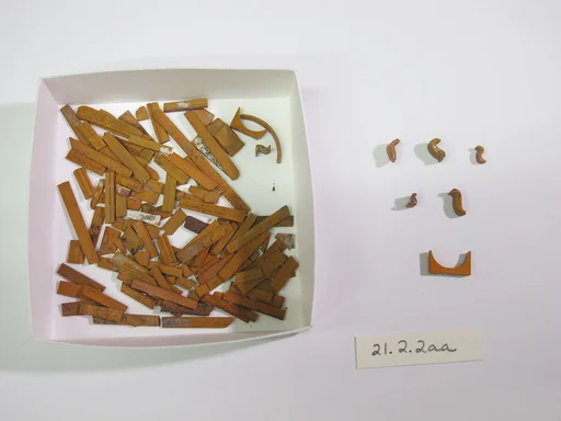 Inlay elements from shrine: 5 uraei and 1 horizon hieroglyph