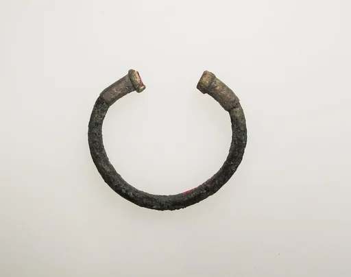 Bracelet with red glass paste