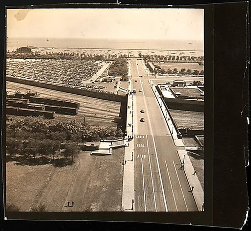 [Highway Leading from Lake, for Fortune Portfolio "Chicago: A Camera Exploration"]