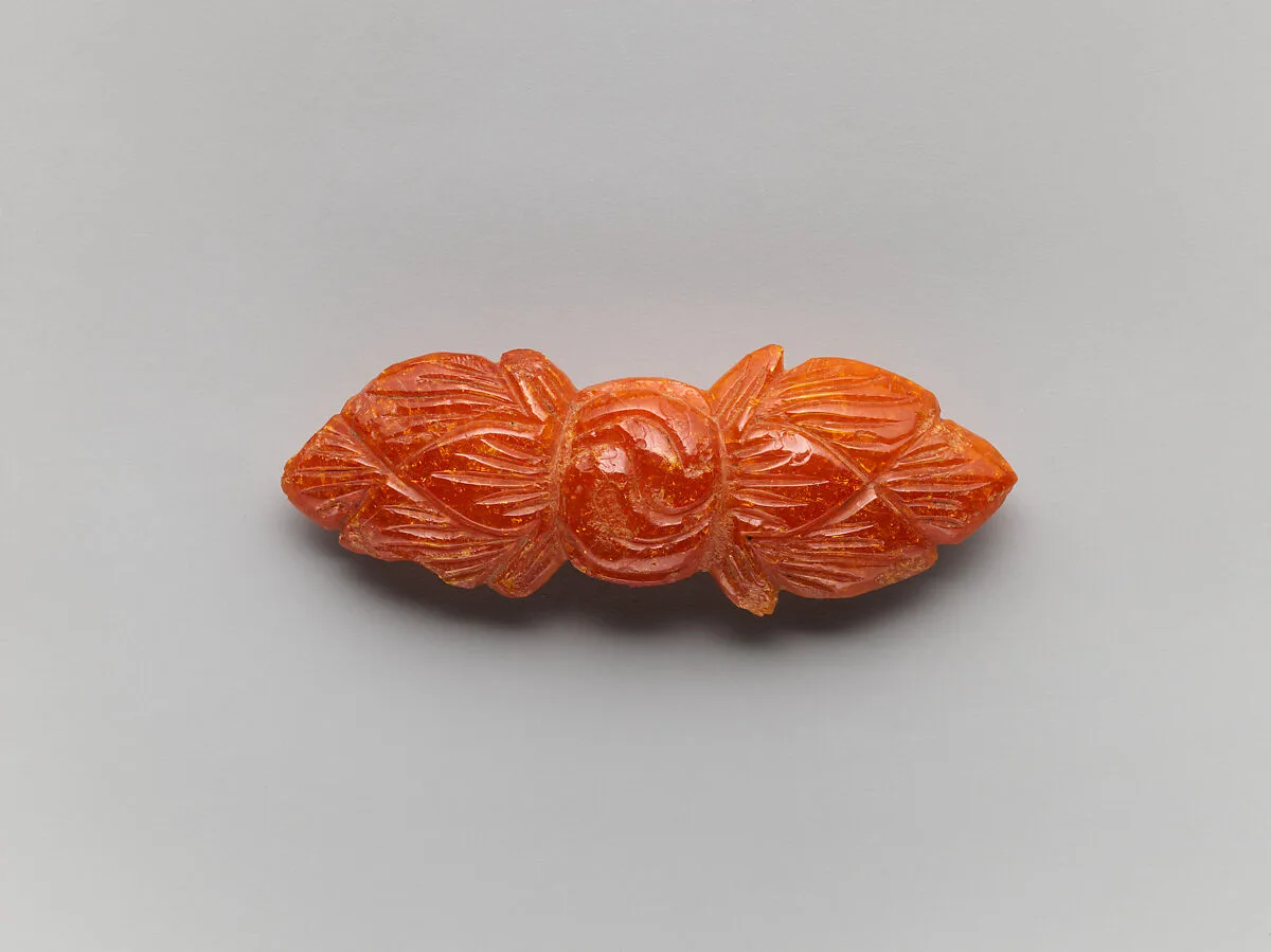 遼 琥珀花蕾形墜飾|Bow — Unknown