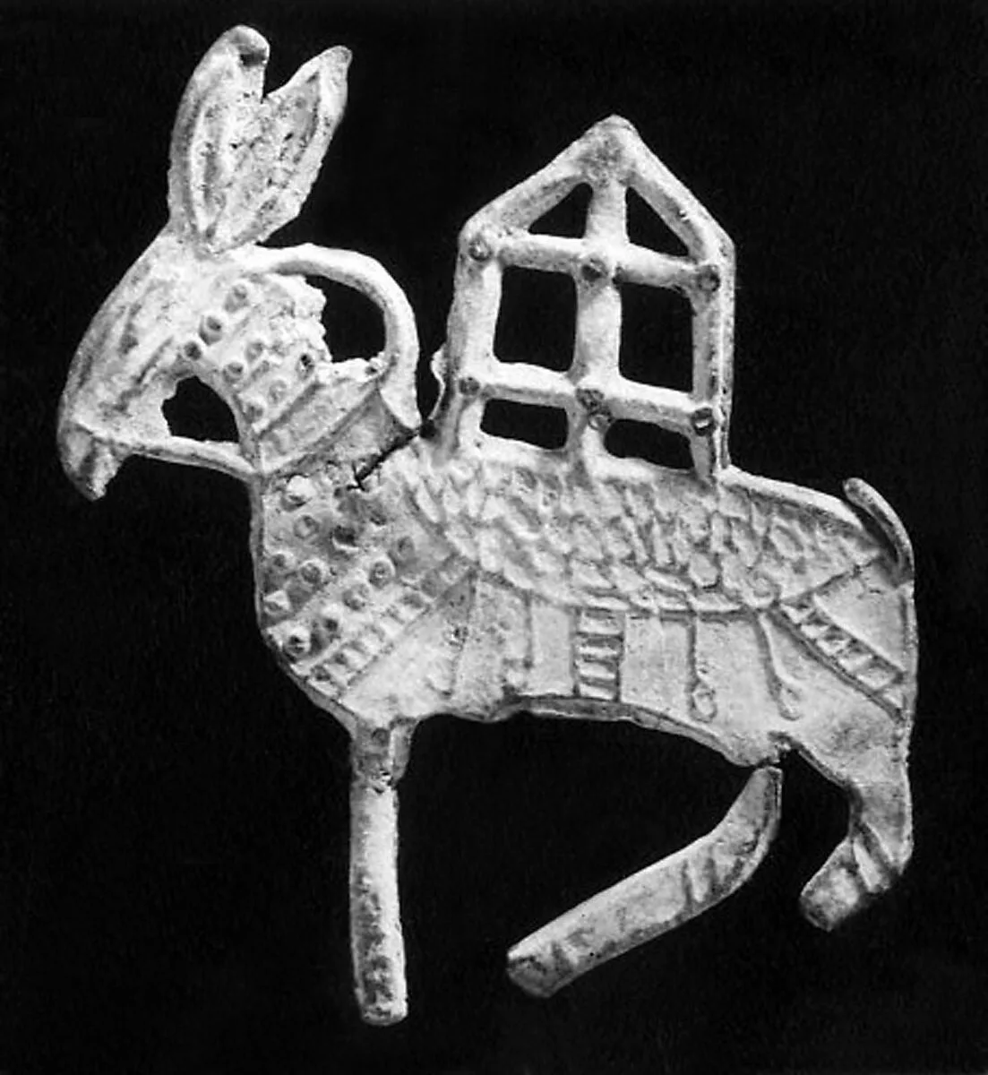 六朝 鉛驢紋牌飾|Plaque in the shape of a donkey — Unknown