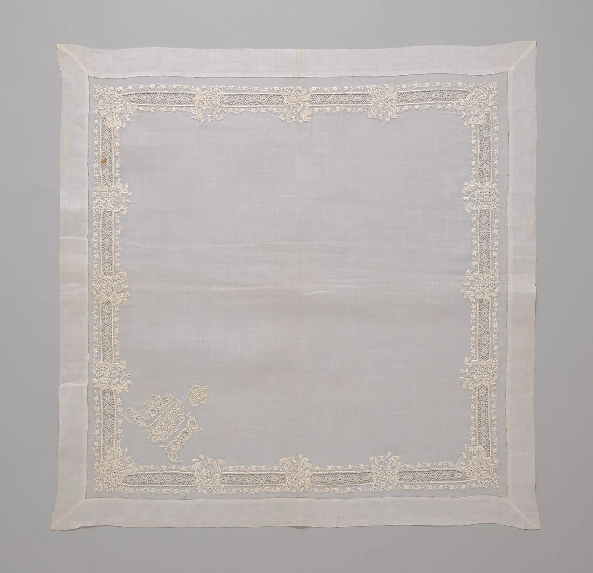 Dresser cloth — Unknown