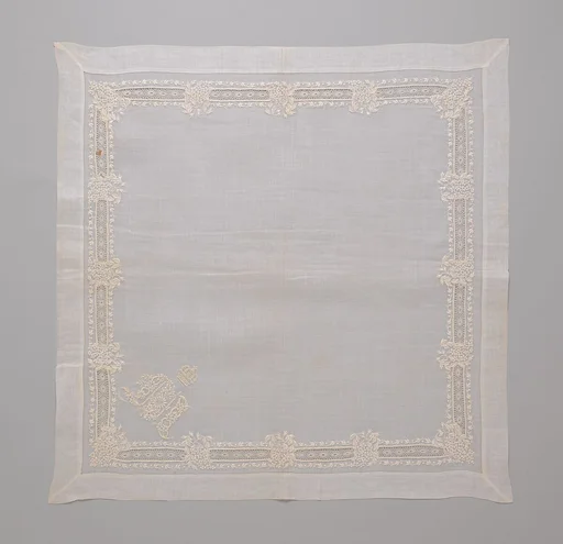 Dresser cloth