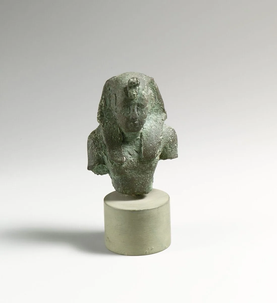 Bronze portrait head of a pharaoh — Unknown