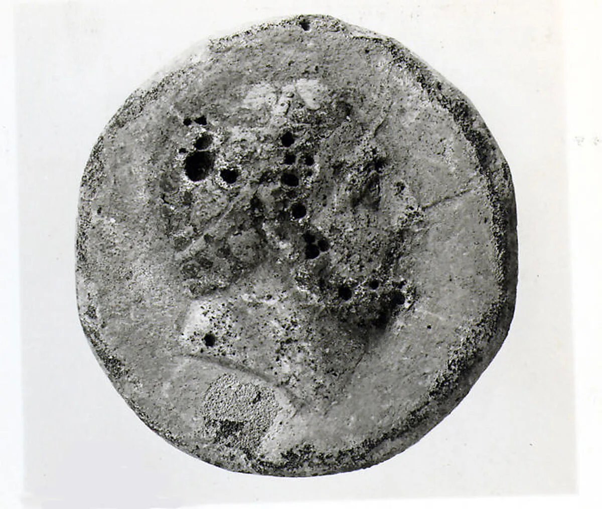 Glass roundel with head of Herakles — Unknown