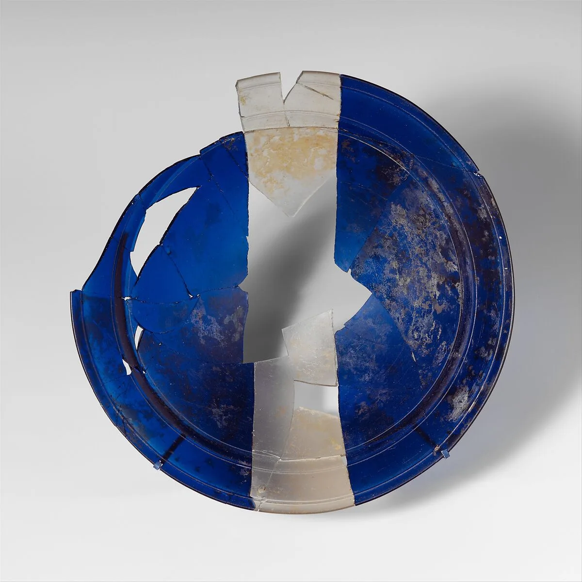 Glass bowl in blue and colorless bands — Unknown