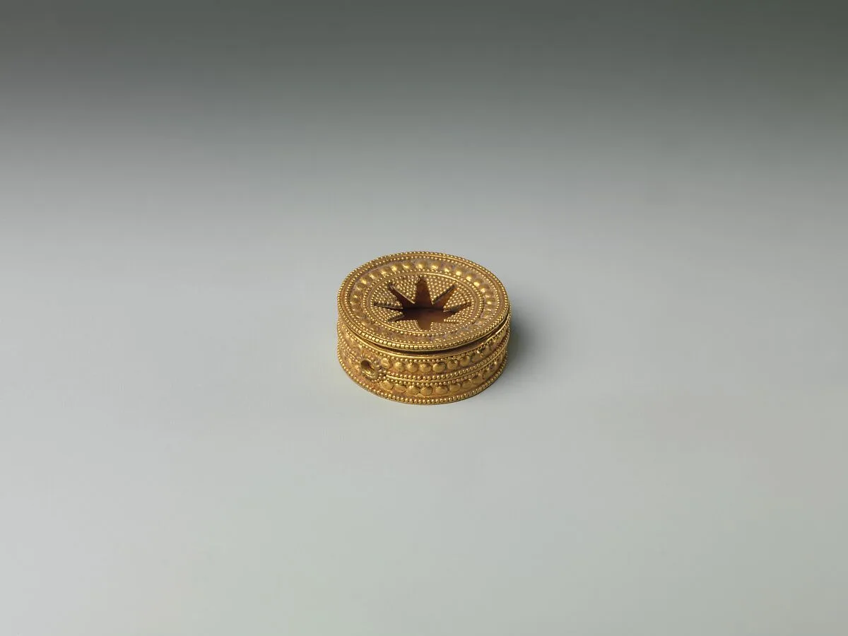 Box-form ornament with granulation — Unknown