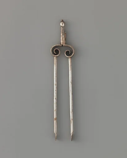 Miniature tongs (part of a set)
