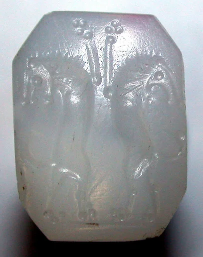 Stamp seal (octagonal pyramid) with animal contest