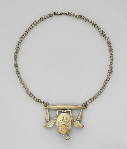 Necklace: Pendant (?)