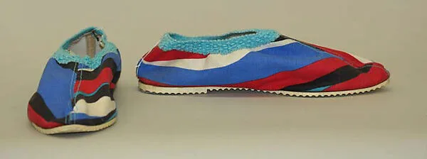 Shoes — Oomphies