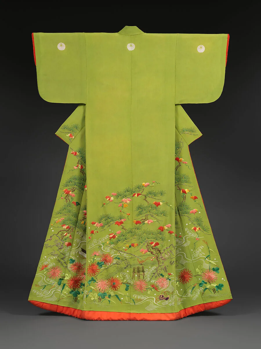 胴箔地牡丹鳳凰模様縫箔|Robe (Kosode) with Pine, Ivy, Chrysanthemums, and River — Unknown