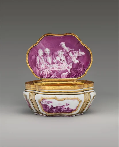 Table snuffbox