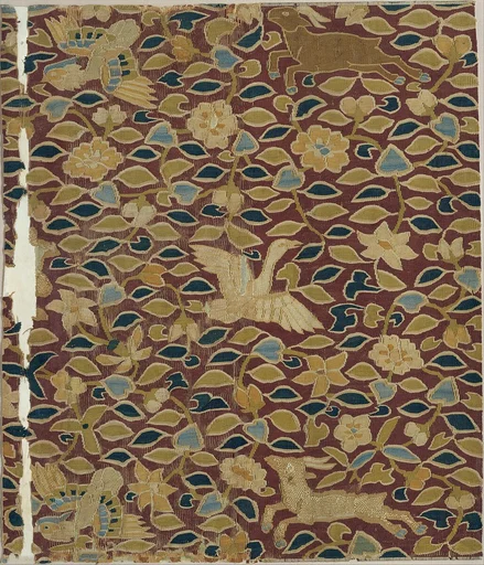 宋 緙絲飛鳥走獸紋包首|Scroll Cover with Animals, Birds, and Flowers