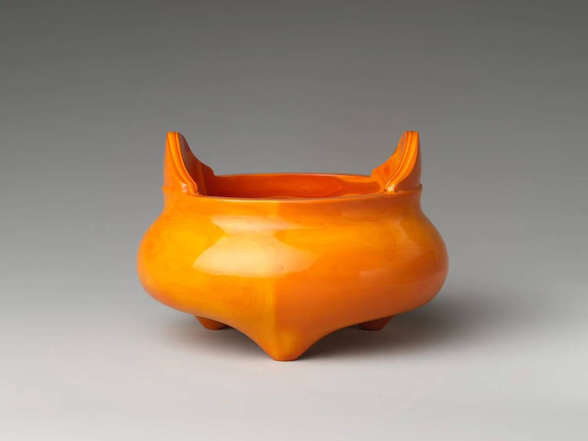 清乾隆 雄黃料玻璃三足爐|Tripod censer — Unknown