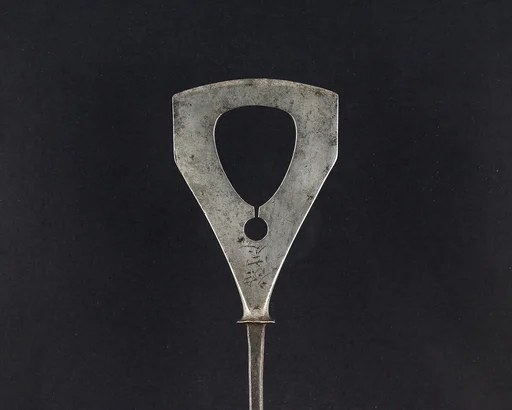 Arrowhead (<i>Yanone</i>)
