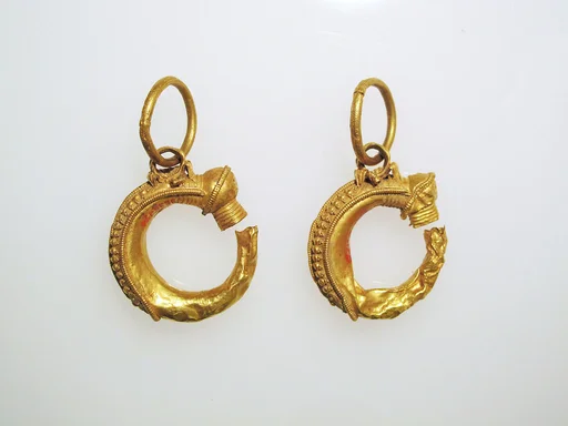 Earrings, trumpet-shaped