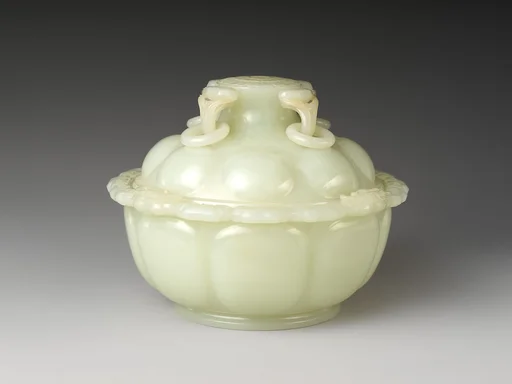 清  玉雕活環花碗|Covered bowl with ring handles