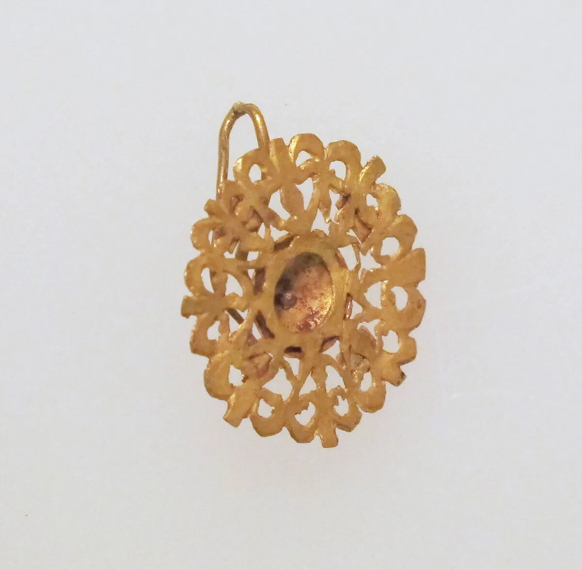 Gold earring with rosette disk — Unknown