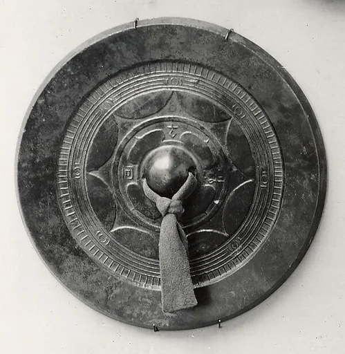 漢 連弧紋銅鏡|Mirror with eight-point design