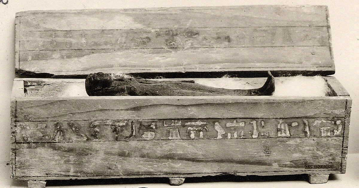 Miniature coffin for funerary figurine of Queen Neferu — Unknown
