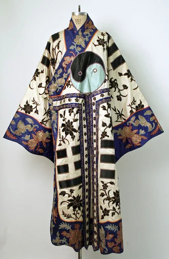 清 白緞彩繡八卦衣|Theatrical robe with eight trigrams