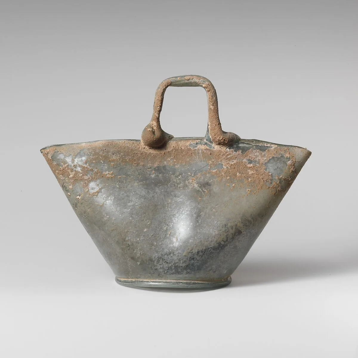 Glass vessel in the shape of a basket — Unknown