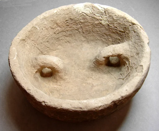 Dish for holding flax