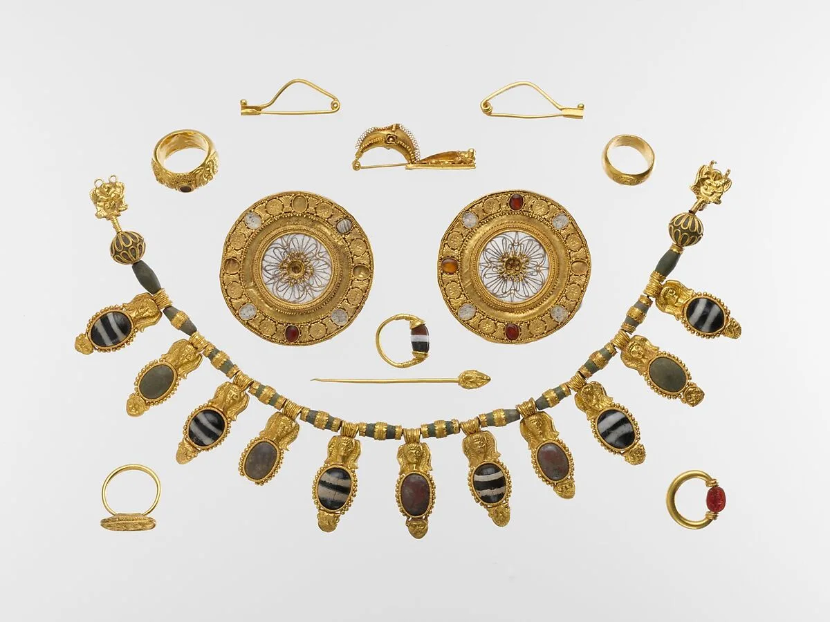 Gold fibula (safety pin) with sphinx — Unknown