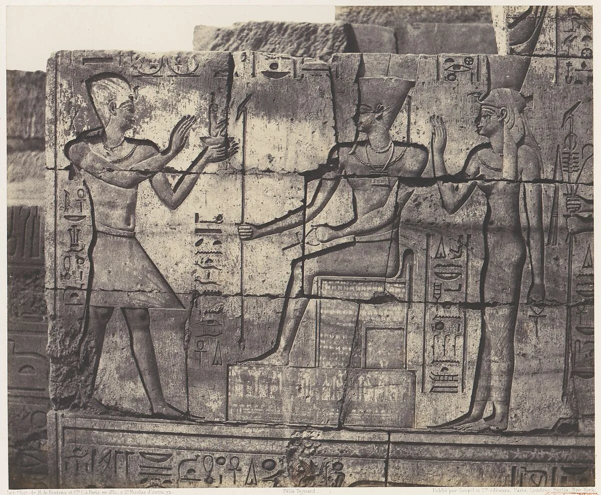 Karnak (Thèbes), Édifice en Ruines - Sculptures du la Paroi Intèrieure, en U — Félix Teynard|Imprimerie Photographique de H. de Fonteny et Cie