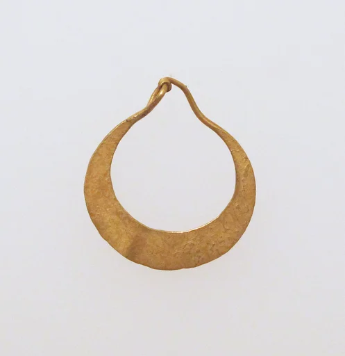 Earring, crescent-shaped