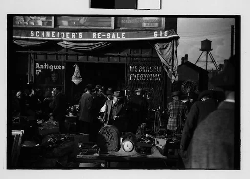 [Five 35mm Film Frames: Sidewalk Shoppers in Front of Antiques Store, Chicago, Illinois]