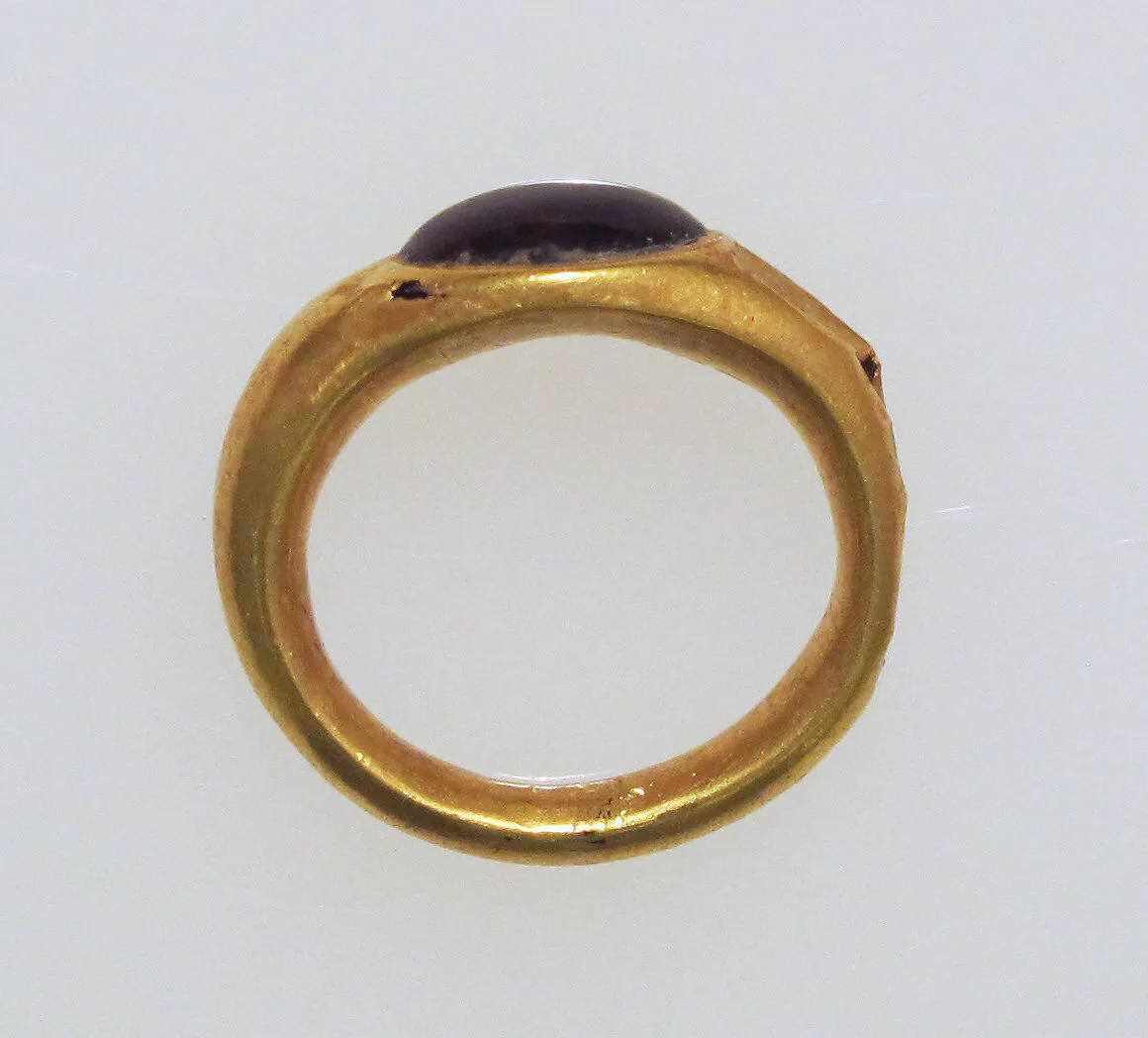 Ring with carbuncle — Unknown