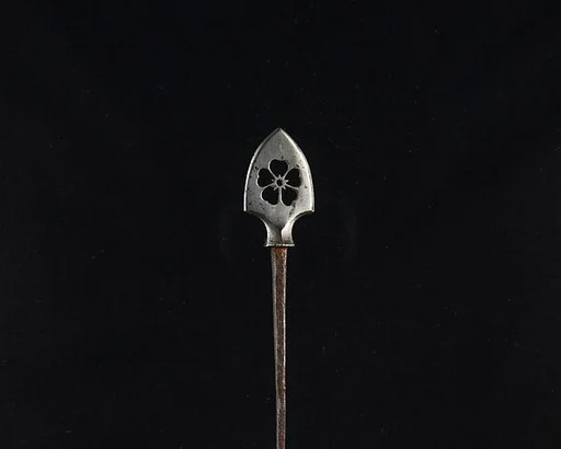 Arrowhead (<i>Yanone</i>)