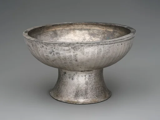 Footed bowl