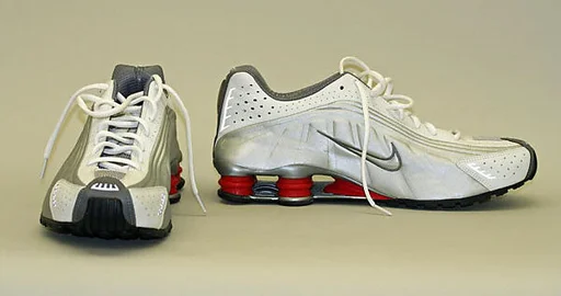 "Shox R4"