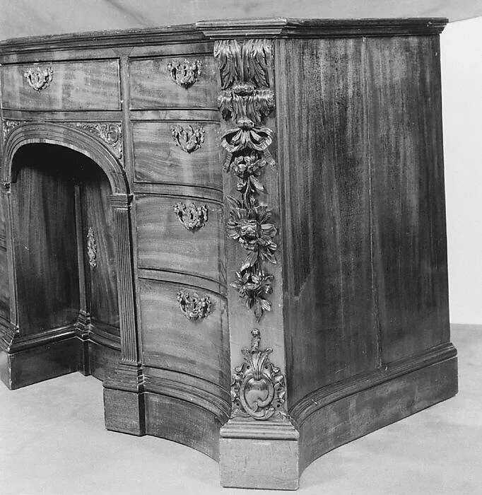 Kneehole writing table — Unknown