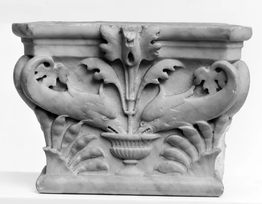 Pilaster capital