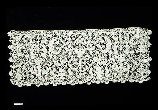 Cravat end