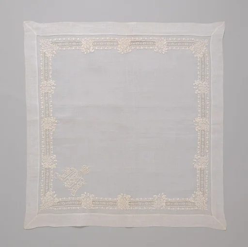 Dresser cloth