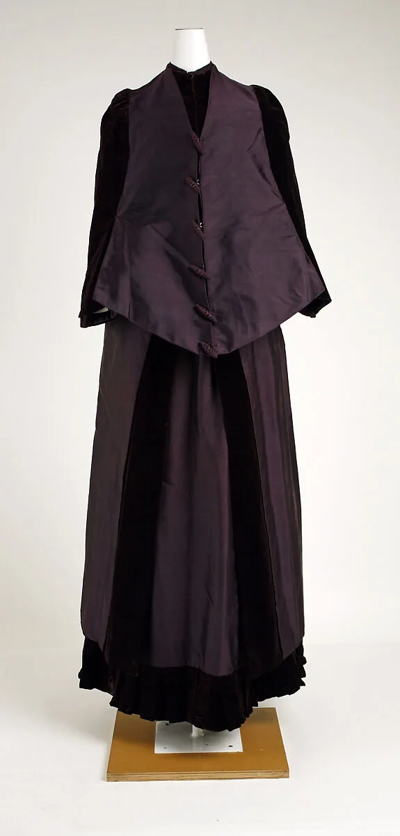 Walking ensemble — Unknown