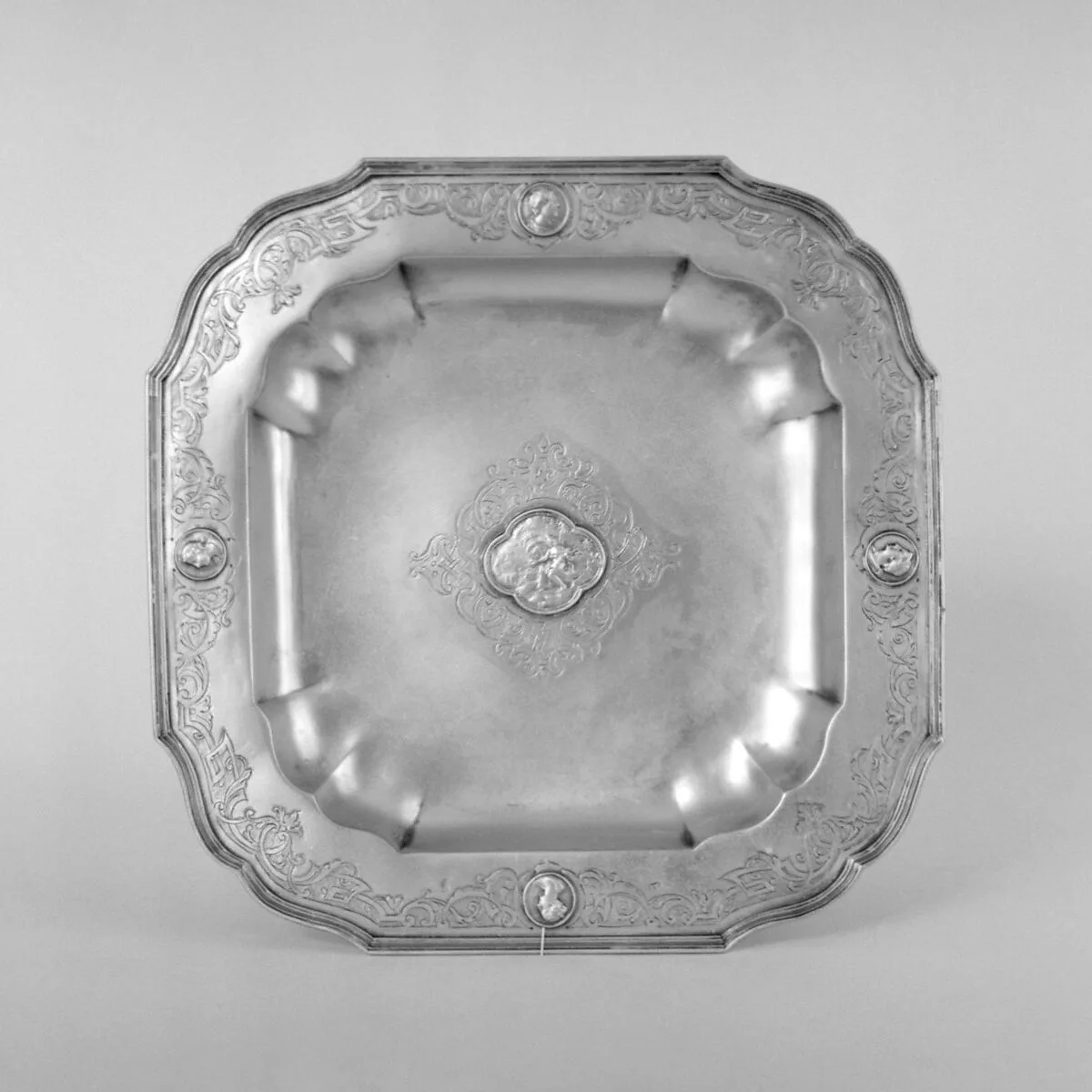 Square salver — Paul Solanier