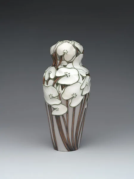 Vase with nasturtium leaves — Bing & Grøndahl|Effie Hegermann-Lindencrone
