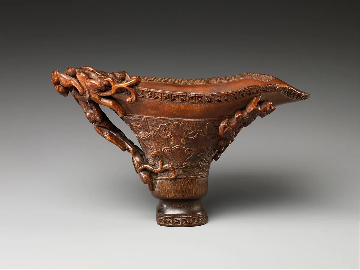 清早期 犀角雕螭龍杯|Cup in the shape of an archaic vessel with feline dragons — Unknown