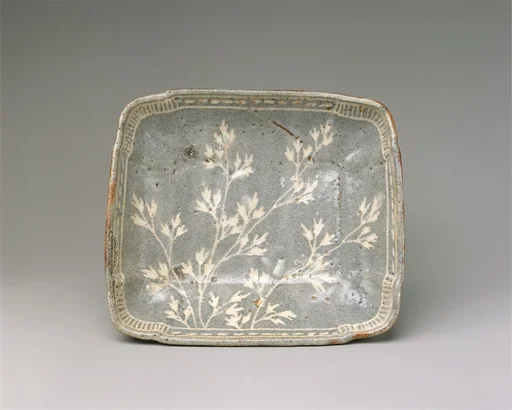 鼠志野草花文額皿|Dish with Grasses