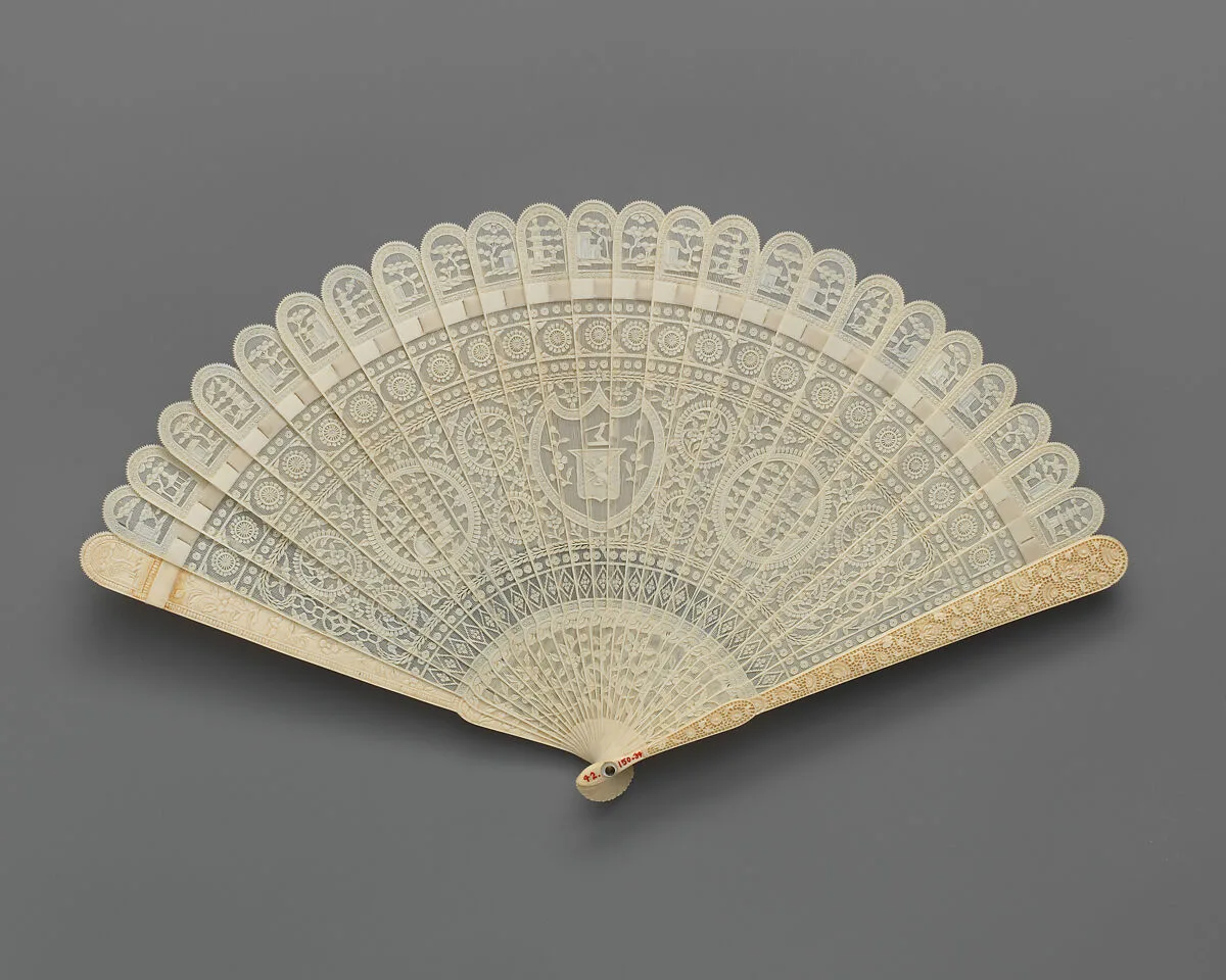 Brisé Fan, with Representation of a Lion Rampant Armorial, Flanked by Pavilions in Landscapes — Unknown