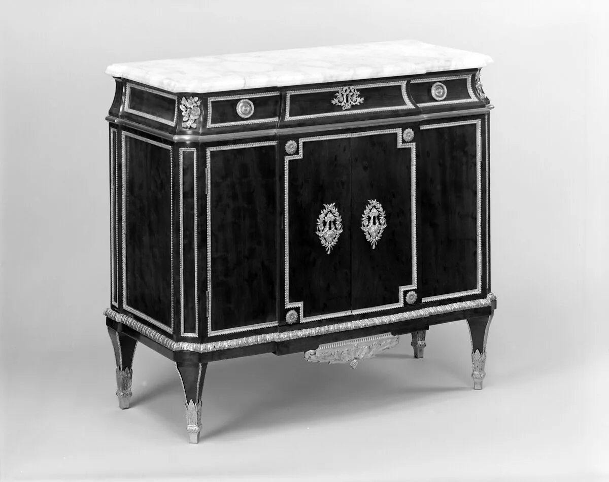 Commode — Jean Henri Riesener