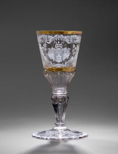 Standing cup